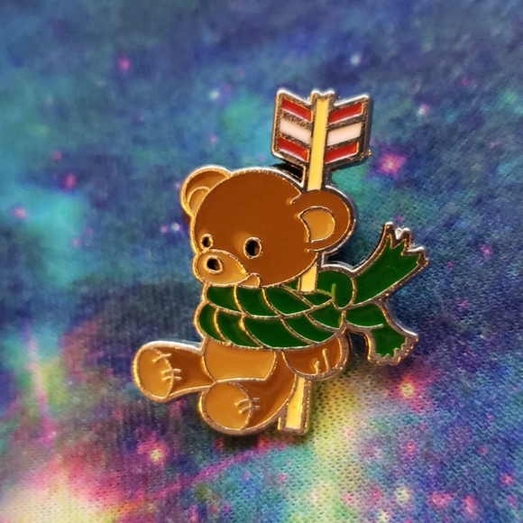 Official Disney Peter Pan Teddy Bear Character Pin - Picture 1 of 2